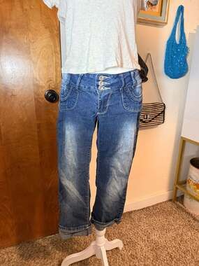 Y2K Angels Triple Button Low Rise Denim Capri Jeans Cuffed Medium Wash